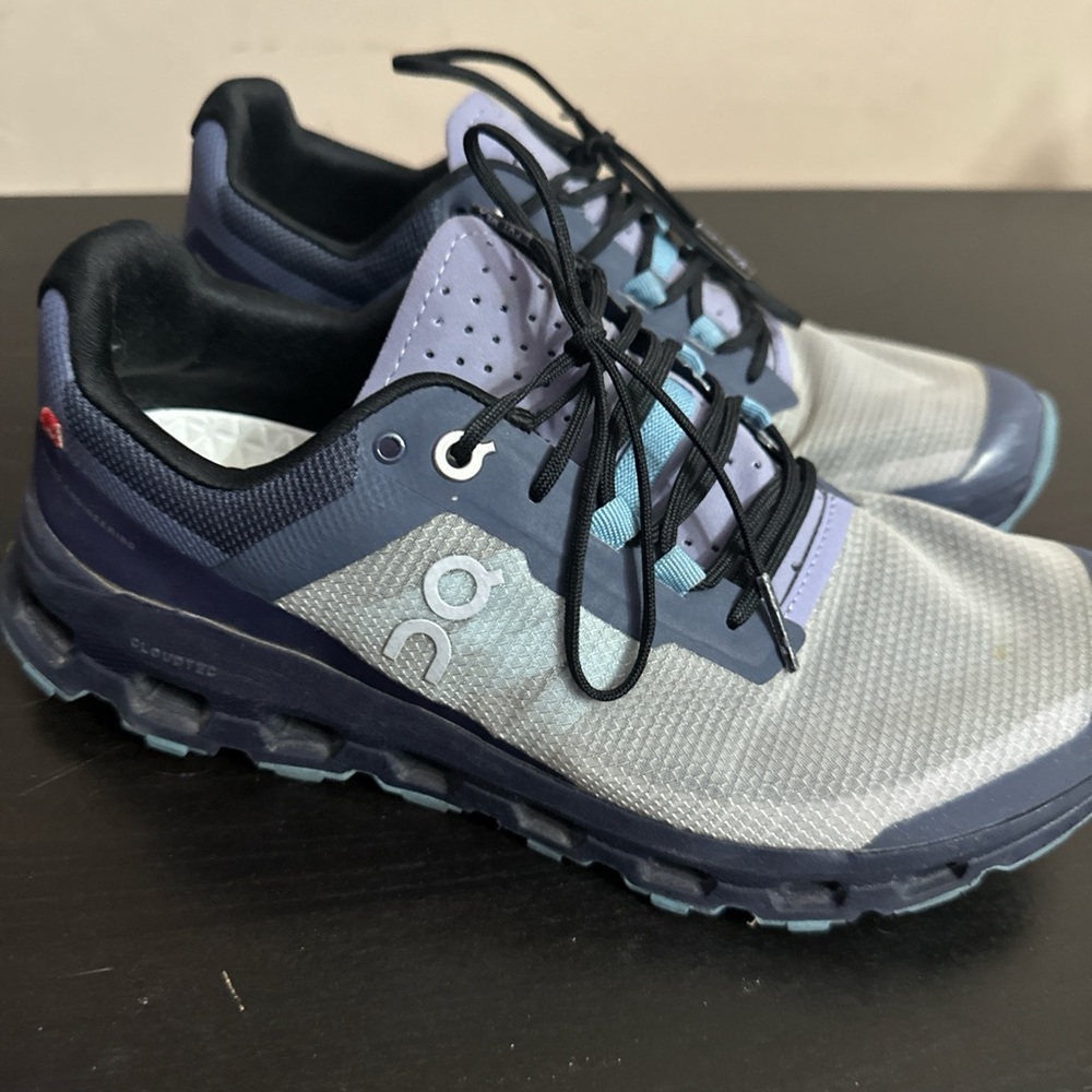 On running women’s cloud 7.5 sneakers